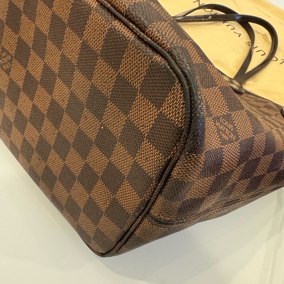 Louis Vuitton Neverfull MM tote in Damier Ebene canvas - Picture 9 of 12